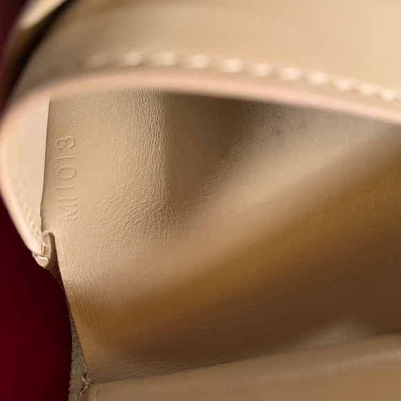 AUTHENTICATED Louis Vuitton vernis wallet - Picture 11 of 16